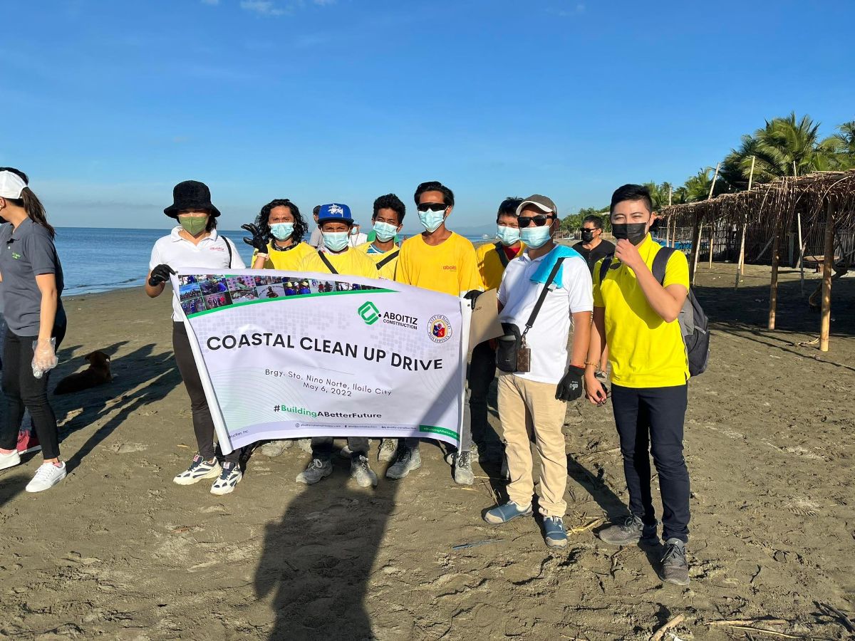 Aboitiz Construction, Iloilo LGU team up for a coastal clean-up drive