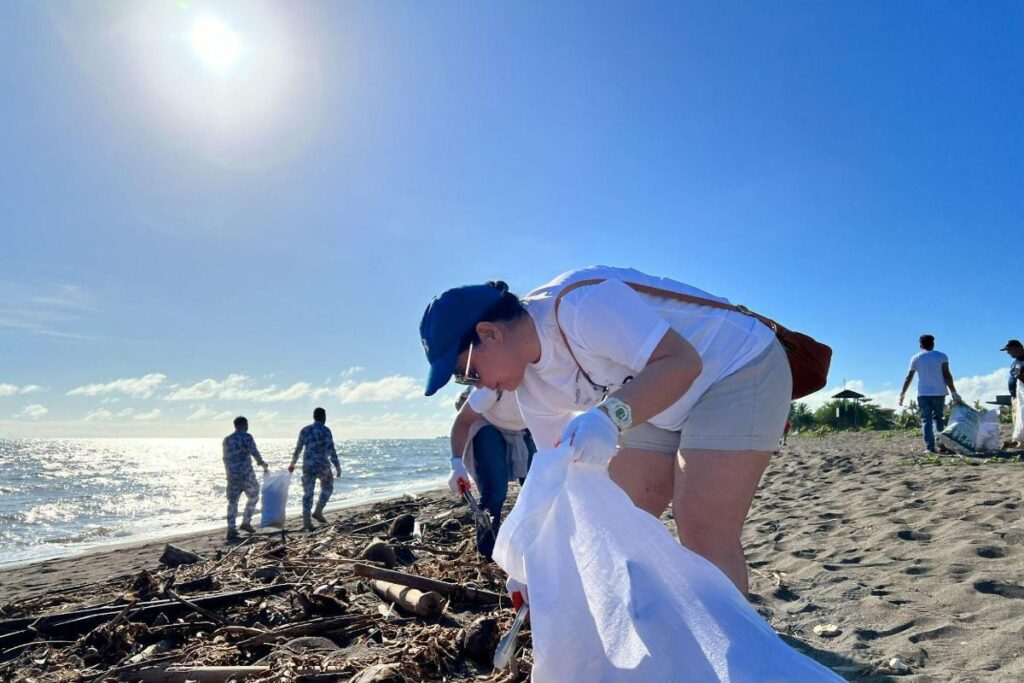 Aboitiz Land Leads Coastal Cleanup Amihan to Address Pollution along San Juan Shores
