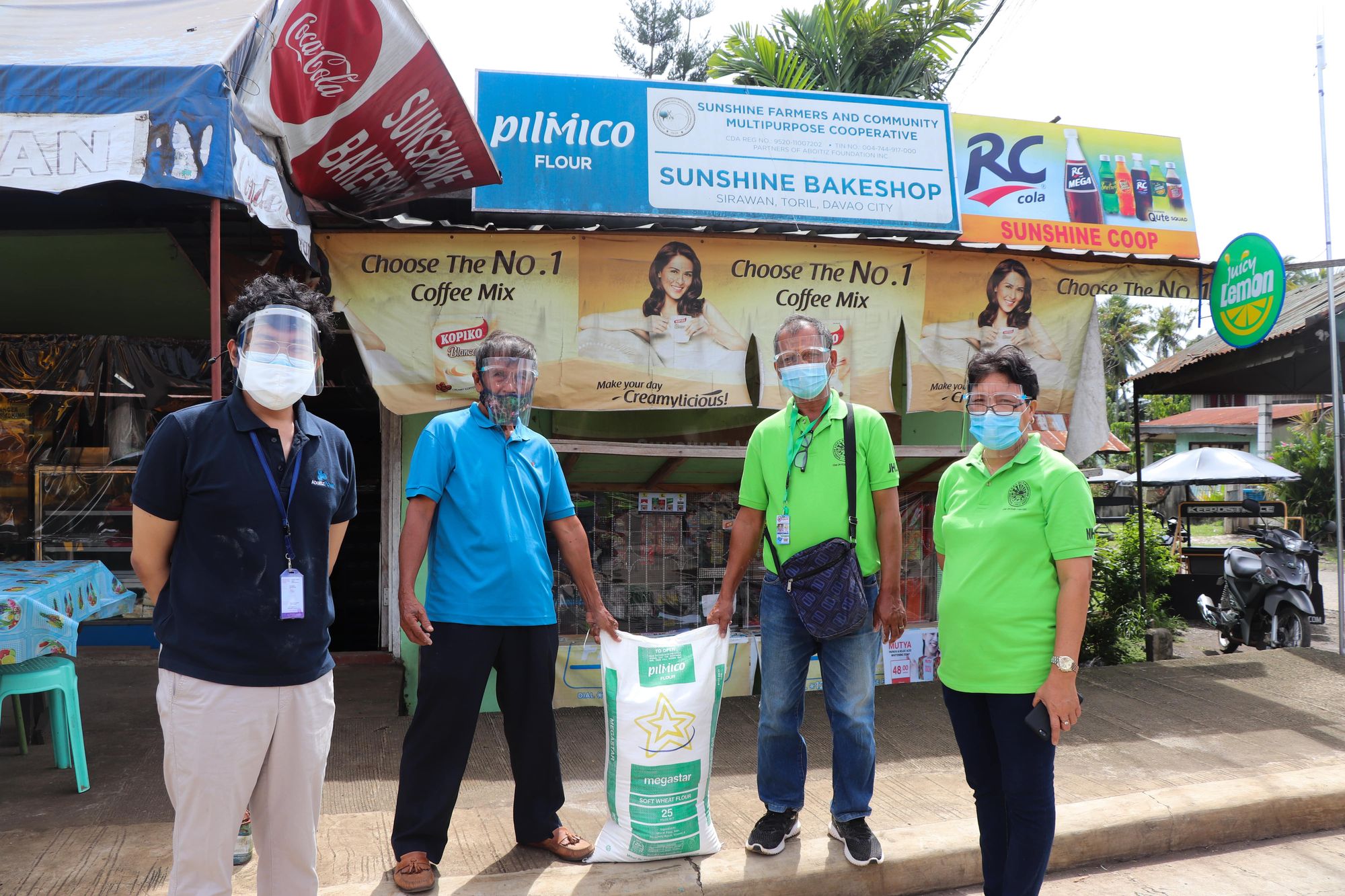 Aboitiz Spreads Sunshine And Positive Energy To Local Bakery